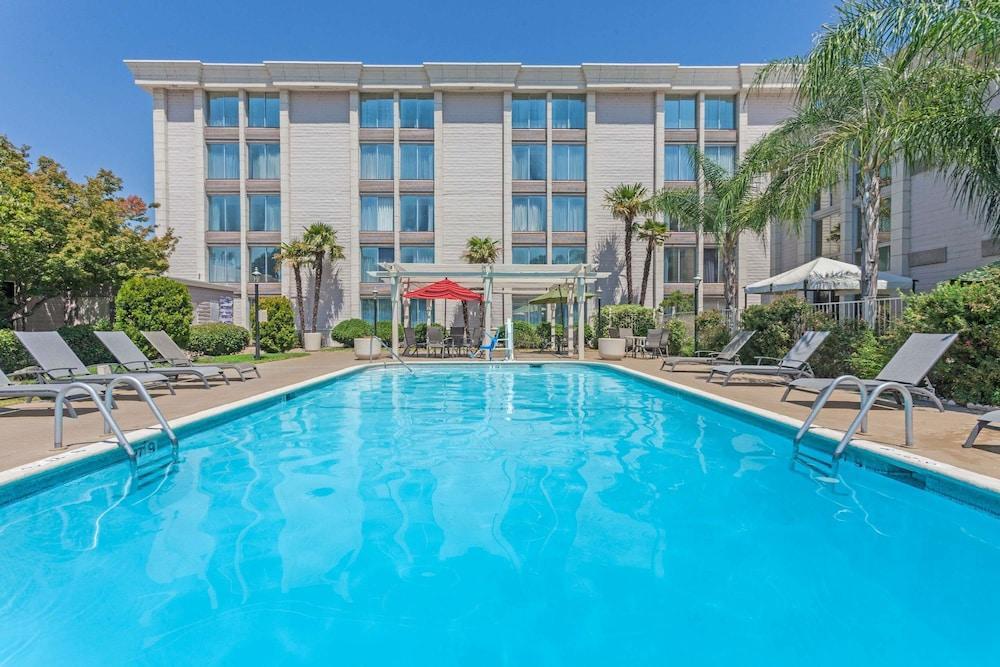 Отель Doubletree By Hilton Chico, Ca Экстерьер фото