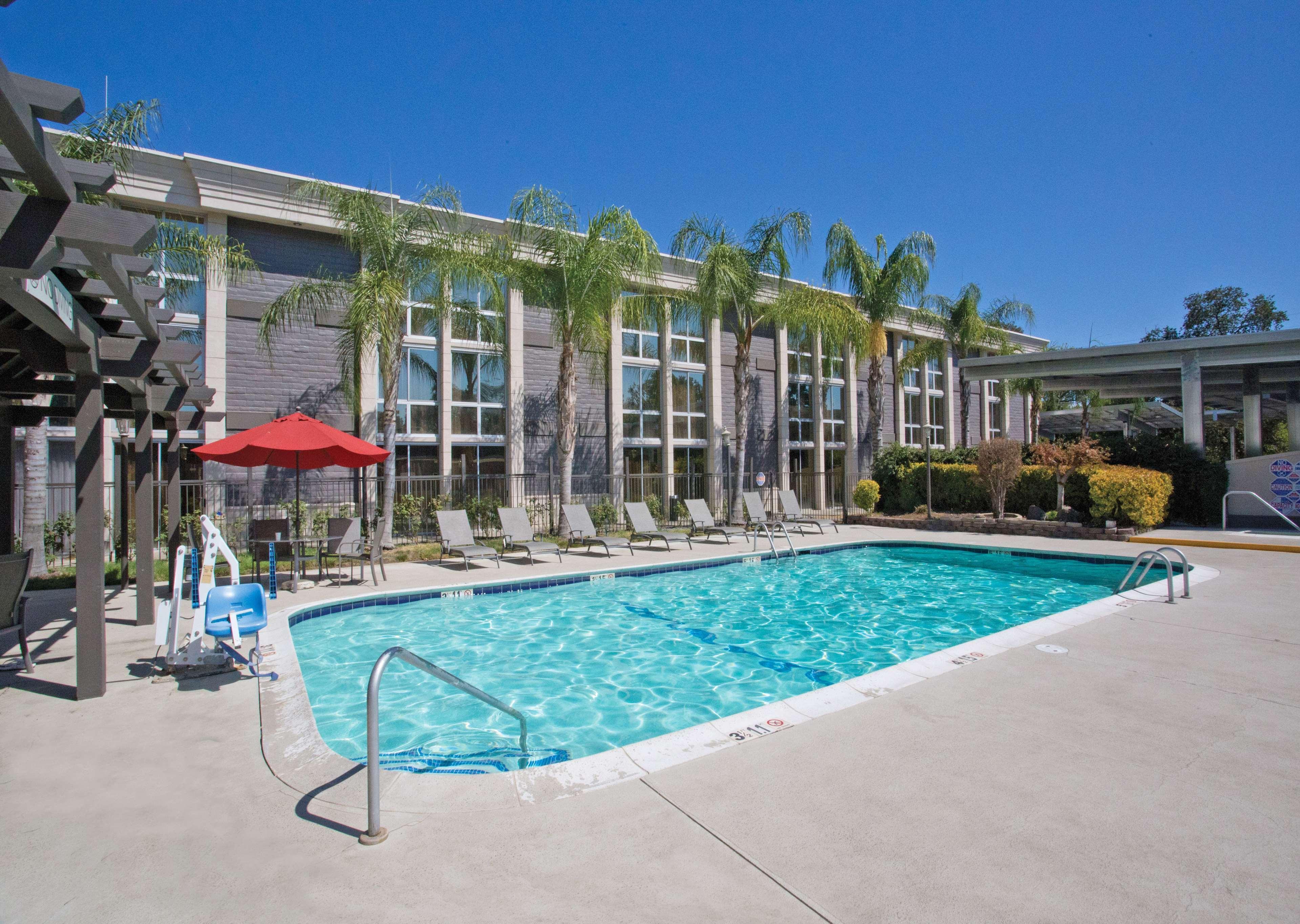 Отель Doubletree By Hilton Chico, Ca Экстерьер фото